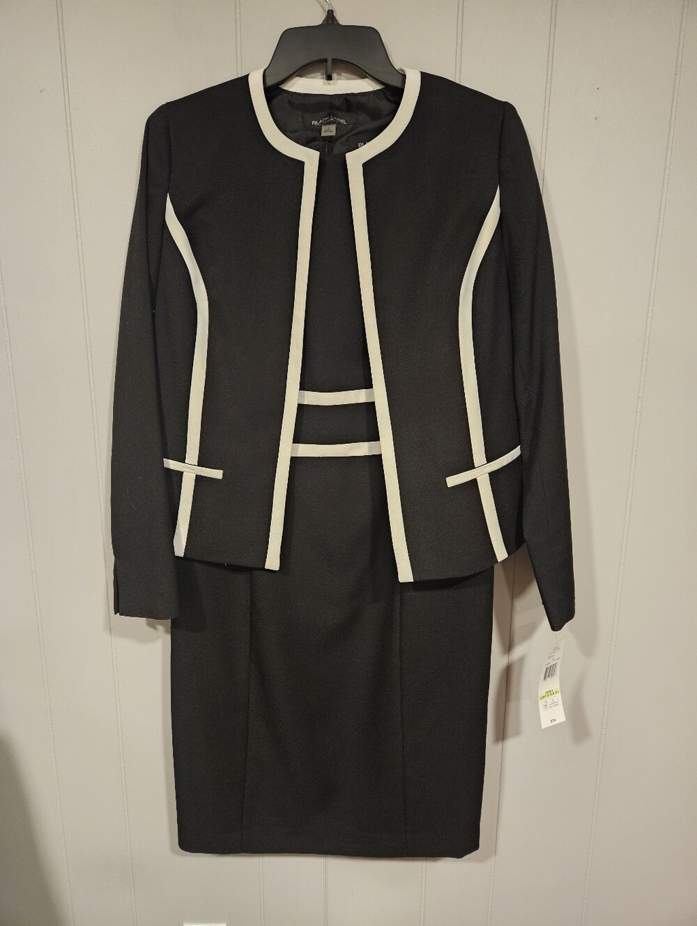 Evan Picone Dress Suit Size 4 Two Piece Set Contrasting Trim Pockets EXEC NWT